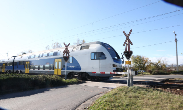 Elg&aacute;zolt egy embert a vonat a Balatonn&aacute;l