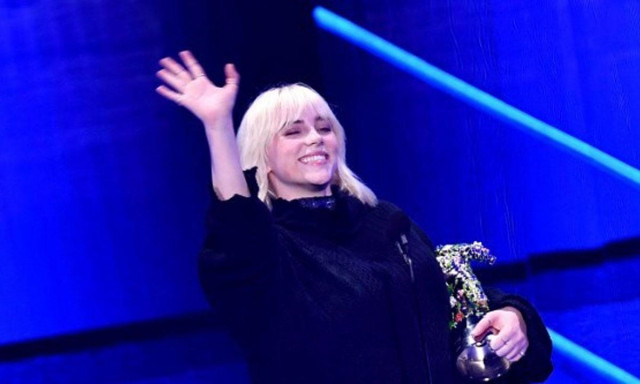 Justin Bieber &eacute;s Billie Eilish is k&eacute;t-k&eacute;t d&iacute;jjal t&eacute;rt haza az MTV g&aacute;l&aacute;r&oacute;l