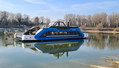 Elk&eacute;sz&uuml;ltek az &uacute;j csodakompok a Balatonra, de m&eacute;g nem tudj&aacute;k v&iacute;zre rakni őket
