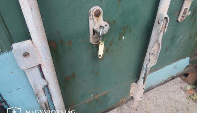 T&ouml;bb mint 3,5 milli&oacute;nyi r&eacute;zk&aacute;belt sikkasztott el az őrző-v&eacute;dő port&aacute;s egy Marcali telephelyen