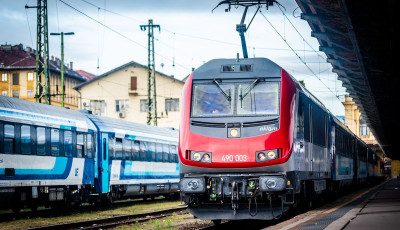 J&oacute;kor&aacute;t emel m&aacute;t&oacute;l a p&oacute;td&iacute;jak &ouml;sszeg&eacute;n a M&Aacute;V