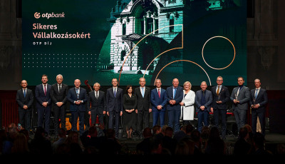 Az &Aacute;cs P&eacute;ks&eacute;g nyerte el az OTP legjobb csal&aacute;di v&aacute;llalkoz&aacute;s d&iacute;j&aacute;t