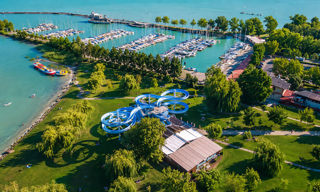 Elad&oacute;v&aacute; v&aacute;lt az ikonikus balatonlellei &oacute;ri&aacute;scs&uacute;szda