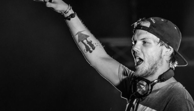 Avicii sz&uuml;let&eacute;snapj&aacute;r&oacute;l eml&eacute;kezik meg a Google