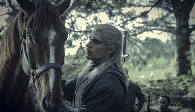 Henry Cavill egy magyar lovas szak&eacute;rtővel k&eacute;sz&uuml;l a Vaj&aacute;k k&ouml;vetkező &eacute;vad&aacute;ra