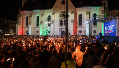 Kaposv&aacute;rra &eacute;rkezett Magyar P&eacute;ter &eacute;s a TISZA orsz&aacute;gj&aacute;r&aacute;sa &ndash; GAL&Eacute;RIA