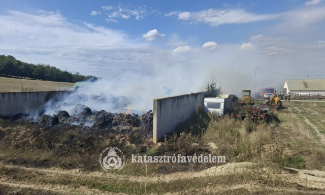 H&aacute;romsz&aacute;z tonn&aacute;nyi tr&aacute;gya borult l&aacute;ngba egy b&aacute;bonymegyeri tany&aacute;n