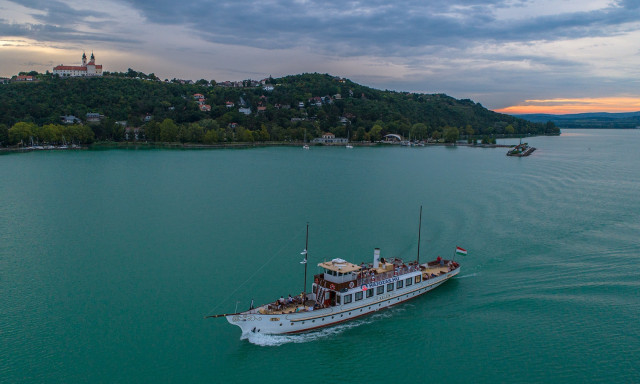 Ellepik a haj&oacute;k a magyar tengert - Olyat l&aacute;thatunk szombaton a Balatonon, amit legk&ouml;zelebb csak 25 &eacute;v m&uacute;lva