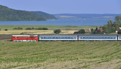 M&aacute;r az első ny&aacute;ri h&oacute;napban 630 ezren utaztak vonattal a Balatonhoz