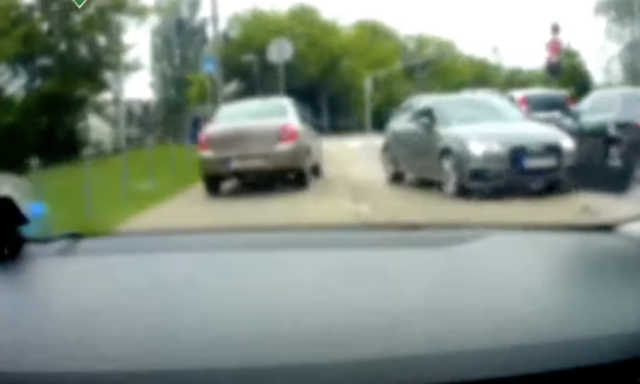 &Aacute;mokfut&aacute;s Si&oacute;fokon - &Iacute;gy kaptak el a rendőr&ouml;k egy menek&uuml;lő aut&oacute;st - VIDE&Oacute;