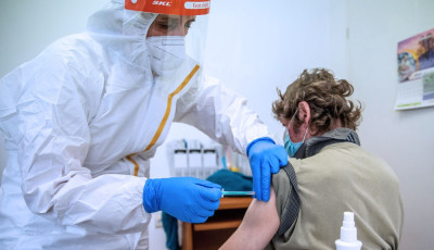 Ezt m&eacute;gis hogy? Al&aacute;&iacute;r&aacute;sgyűjt&eacute;sbe kezdtek a h&aacute;ziorvosok az Operat&iacute;v T&ouml;rzs d&ouml;nt&eacute;se miatt