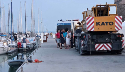 Meghalt egy 42 &eacute;ves f&eacute;rfi, miut&aacute;n vitorl&aacute;sr&oacute;l ugrott a Balatonba