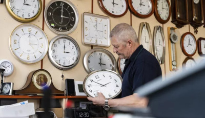 H&eacute;tv&eacute;g&eacute;n 1 &oacute;r&aacute;val kevesebbet alhatunk - Vas&aacute;rnap &oacute;ra&aacute;t&aacute;ll&iacute;t&aacute;s