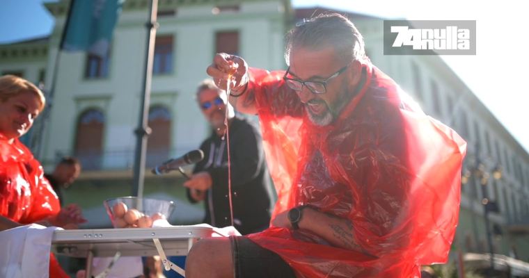 Tojástörésben veretlen a Kossuth téren, viszont pezsgősüveg már repült itt felé - Rákóczi Ferivel beszélgettünk - VIDEÓ