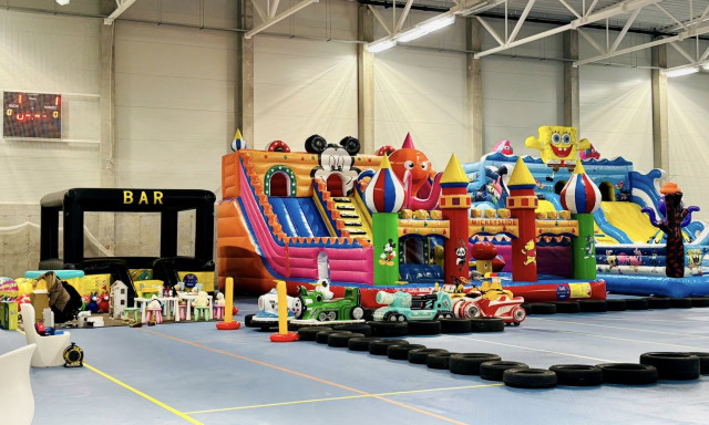 J&aacute;t&eacute;kg&eacute;pek, ugr&aacute;l&oacute;v&aacute;rak - &Oacute;ri&aacute;si belt&eacute;ri j&aacute;tsz&oacute;h&aacute;z ny&iacute;lt Si&oacute;fokon