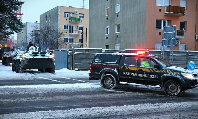 Speck&oacute; katonai j&aacute;rművek gurultak ki a havaz&aacute;s miatt a kaposv&aacute;ri laktany&aacute;b&oacute;l