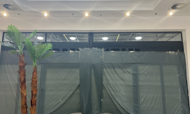 M&aacute;r zajlanak a munk&aacute;latok a Pl&aacute;z&aacute;ban - Mutatjuk hol lesz a Douglas