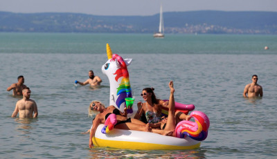 Naptej elő, pulcsi vissza - Strandpapucsos h&eacute;tv&eacute;g&eacute;re k&eacute;sz&uuml;lhet&uuml;nk