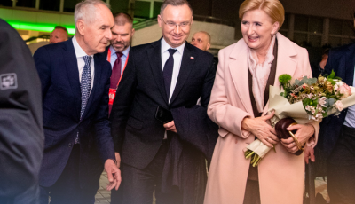 &Iacute;gy &eacute;rkezett meg a lengyel k&ouml;zt&aacute;rsas&aacute;gi eln&ouml;k &eacute;s feles&eacute;ge Kaposv&aacute;rra - VIDE&Oacute;