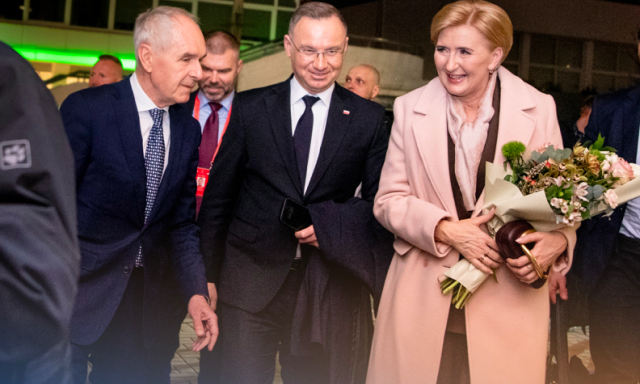 &Iacute;gy &eacute;rkezett meg a lengyel k&ouml;zt&aacute;rsas&aacute;gi eln&ouml;k &eacute;s feles&eacute;ge Kaposv&aacute;rra - VIDE&Oacute;