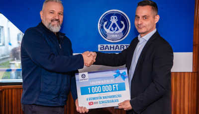 A v&iacute;zimentőknek adom&aacute;nyozta a Balatoni Haj&oacute;z&aacute;si Zrt. a haj&oacute;sb&aacute;lja tombolabev&eacute;tel&eacute;t