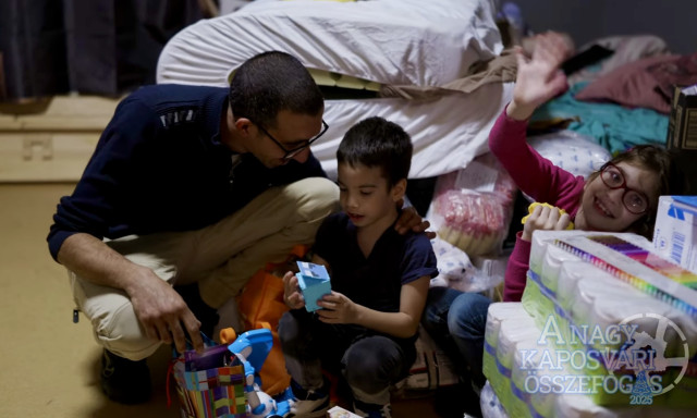 Egy&uuml;tt siker&uuml;lt bearanyozni Hummel&eacute;k kar&aacute;csony&aacute;t - VIDE&Oacute;