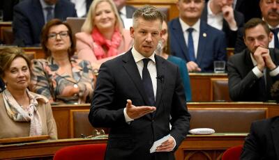 Magyar P&eacute;tert kihallgatta az &uuml;gy&eacute;szs&eacute;g