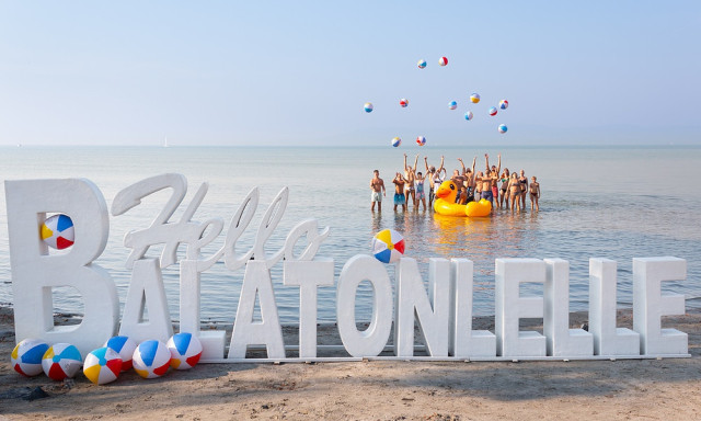 30 &eacute;ve v&aacute;ros Balatonlelle, helyt&ouml;rt&eacute;neti t&aacute;rlattal &uuml;nnepelnek