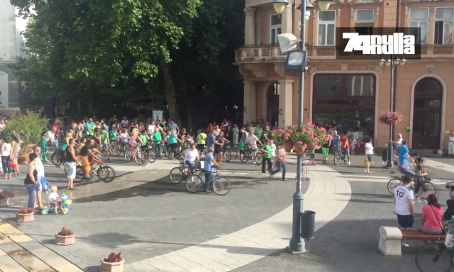 &Uacute;jabb t&uuml;ntet&eacute;s a gumifeldolgoz&oacute; ellen - ez&uacute;ttal k&eacute;t ker&eacute;ken &eacute;s futva demonstr&aacute;ltak