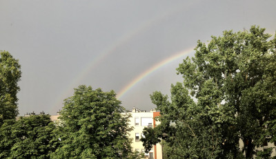 Nem csak óriási esőt, kettős szivárványt is hozott a vihar