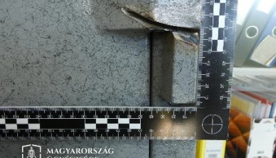 Peches kaposv&aacute;ri tolvaj - Sarokcsiszol&oacute;val pr&oacute;b&aacute;lta kinyitni az 1,5 milli&oacute;t rejtő sz&eacute;fet