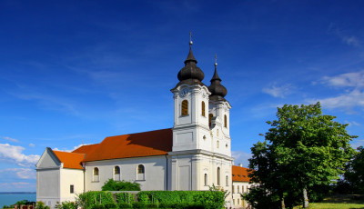 Meg&uacute;jul a tihanyi Visszhang-domb