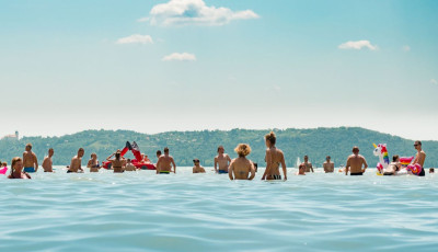 Naponta ak&aacute;r 850 kil&oacute; naptej ker&uuml;lhet a Balatonba