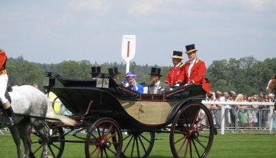A britek tov&aacute;bbra is kir&aacute;lys&aacute;gban szeretn&eacute;nek &eacute;lni