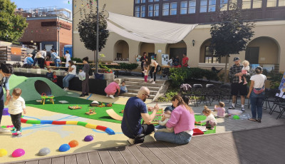 Nem csak a sz&iacute;npadon lesz &eacute;let: ilyen sz&iacute;nes programok v&aacute;runk a 74nullanulla csal&aacute;di napj&aacute;n