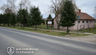 Buny&oacute;t besz&eacute;ltek le a focip&aacute;ly&aacute;n&aacute;l, a haverj&aacute;t &eacute;s annak nevelőapj&aacute;t is le&uuml;t&ouml;tte a 18 &eacute;ves fi&uacute;
