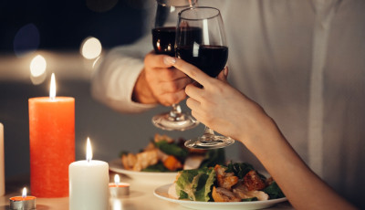 Ezek a kaposv&aacute;ri &eacute;ttermek k&eacute;sz&uuml;lnek k&uuml;l&ouml;nleges vacsor&aacute;val Valentin-napon