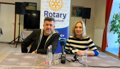 Kaposv&aacute;ron tartott sajt&oacute;t&aacute;j&eacute;koztat&oacute;t a Cotton Club Singers