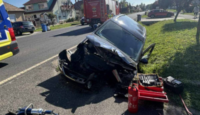 Az &aacute;rokba csap&oacute;dott egy aut&oacute;s B&ouml;h&ouml;ny&eacute;n