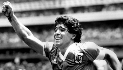 Elhunyt Diego Maradona