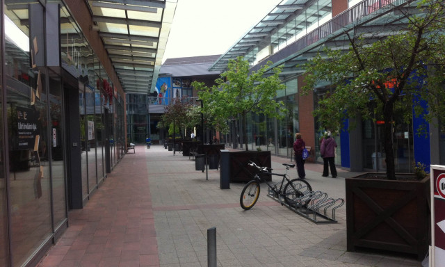 Nem volt nagy durran&aacute;s Kaposv&aacute;ron a vas&aacute;rnapi nyit&aacute;s - t&ouml;bb nagy bolt ki sem nyitott