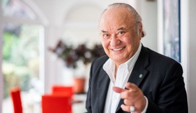 Csekk! 85 &eacute;ves lett Korda Gyuri b&aacute;csi