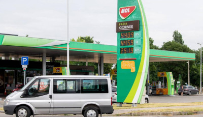 Van rem&eacute;ny: 480 forint al&aacute; cs&ouml;kkenhet a benzin &aacute;ra p&eacute;ntektől