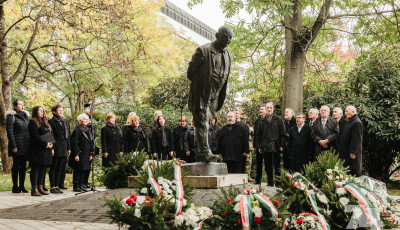 Mutatjuk az 1956-os forradalom &eacute;s szabads&aacute;gharc megeml&eacute;kez&eacute;seinek kaposv&aacute;ri programjait