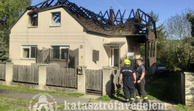 K&eacute;peken a le&eacute;gett, &eacute;s lakhatatlann&aacute; v&aacute;lt szennai h&aacute;z