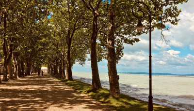 November 5-től fizetni kell, ha valaki Balatonf&ouml;ldv&aacute;rra k&ouml;lt&ouml;zne