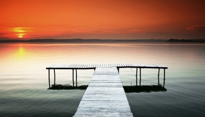 Első &aacute;ldozat&aacute;t szedte az idei ny&aacute;ron a Balaton - Meghalt h&eacute;tv&eacute;g&eacute;n egy 21 &eacute;ves f&eacute;rfi a balatonudvari strandon