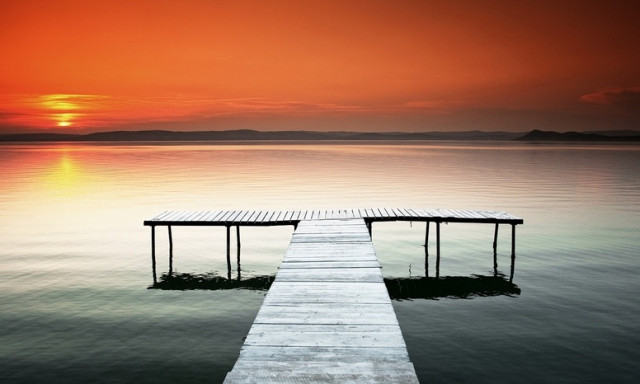 Első &aacute;ldozat&aacute;t szedte az idei ny&aacute;ron a Balaton - Meghalt h&eacute;tv&eacute;g&eacute;n egy 21 &eacute;ves f&eacute;rfi a balatonudvari strandon