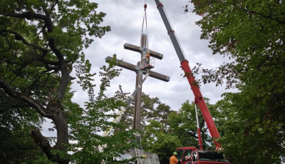 Lebontott&aacute;k a fony&oacute;di ikonikus kettőskeresztet