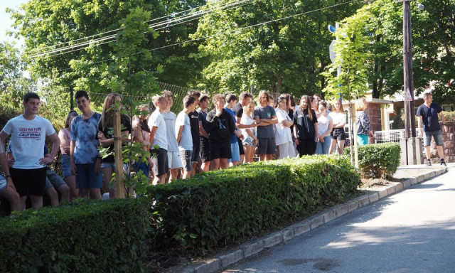 Lufik helyett fa&uuml;ltet&eacute;ssel b&uacute;cs&uacute;ztak egy balatonalm&aacute;di &aacute;ltal&aacute;nos iskola nyolcadikos di&aacute;kjai